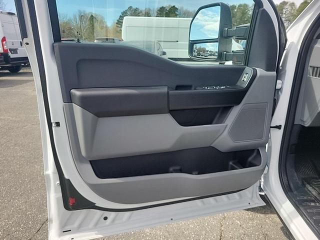 Photo of 2024 Oxford White Ford F-250