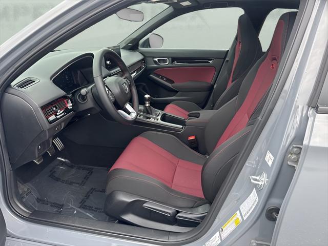 Photo of 2025 Urban Gray Pearl Honda Civic Si