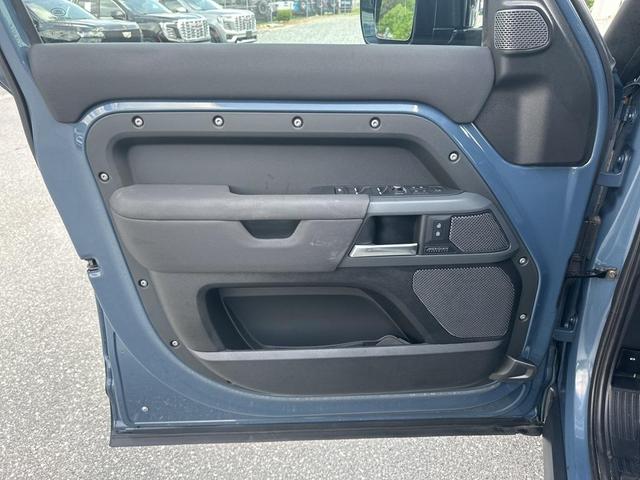 Photo of 2022 Tasman Blue Metallic Land Rover Defender