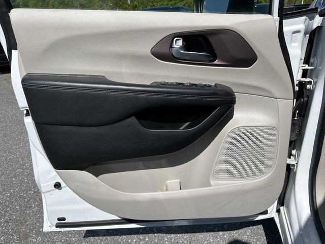 Photo of 2023 Bright White Clearcoat Chrysler Voyager
