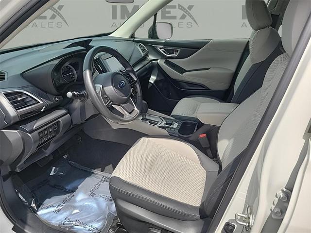 Photo of 2023 Crystal White Pearl Subaru Forester