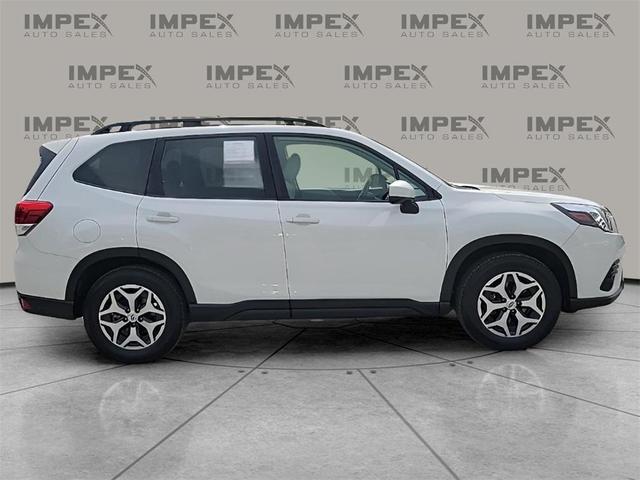 Photo of 2023 Crystal White Pearl Subaru Forester