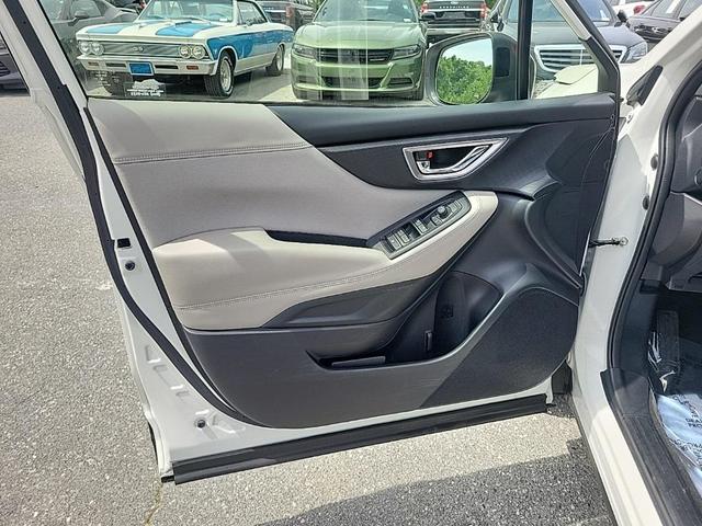 Photo of 2023 Crystal White Pearl Subaru Forester