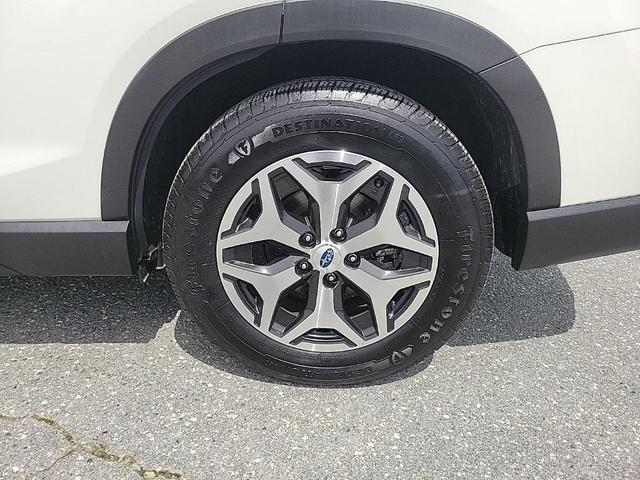 Photo of 2023 Crystal White Pearl Subaru Forester