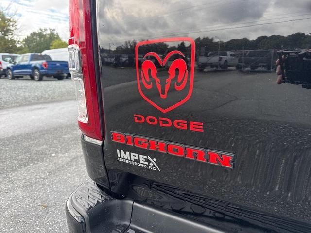 Photo of 2019 Diamond Black Crystal Pearlcoat RAM 1500