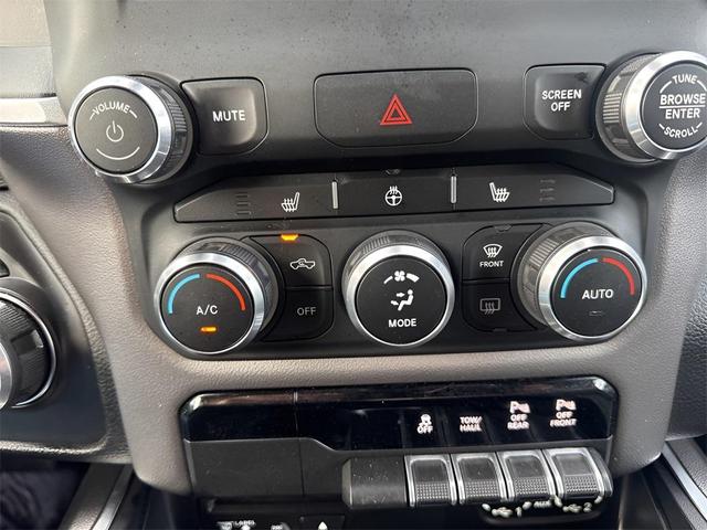 Photo of 2019 Diamond Black Crystal Pearlcoat RAM 1500