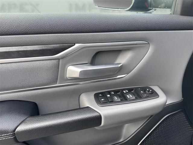 Photo of 2019 Diamond Black Crystal Pearlcoat RAM 1500