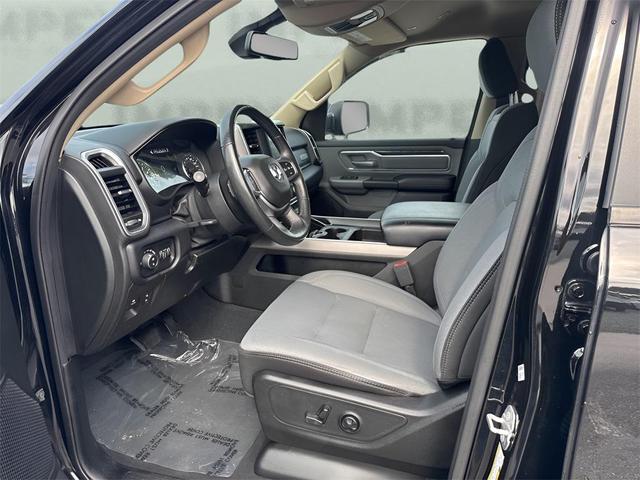 Photo of 2019 Diamond Black Crystal Pearlcoat RAM 1500