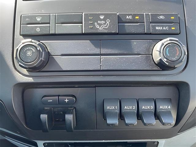 Photo of 2013 Oxford White Ford F-450