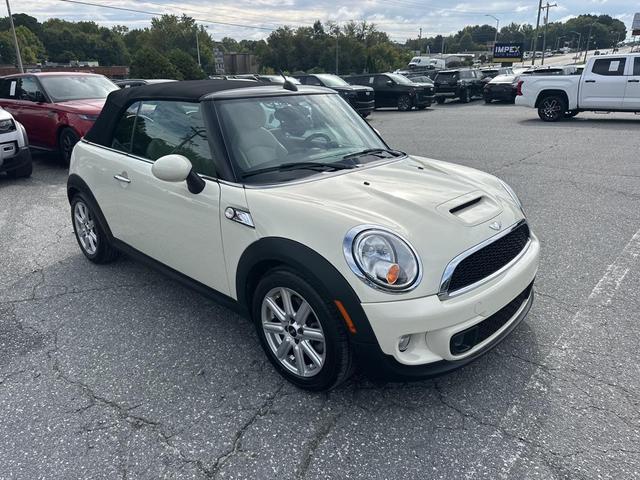 Photo of 2014 Pepper White MINI Convertible
