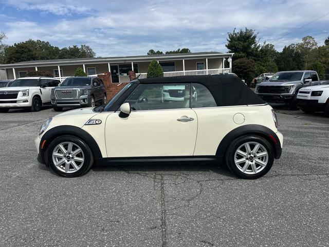 Photo of 2014 Pepper White MINI Convertible