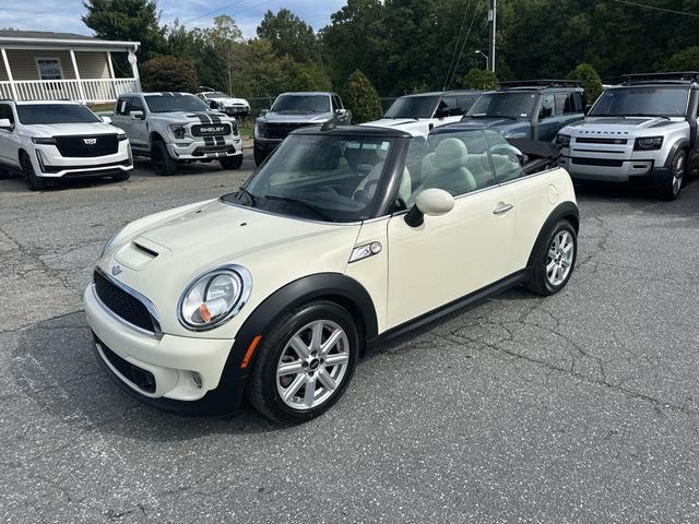 Photo of 2014 Pepper White MINI Convertible