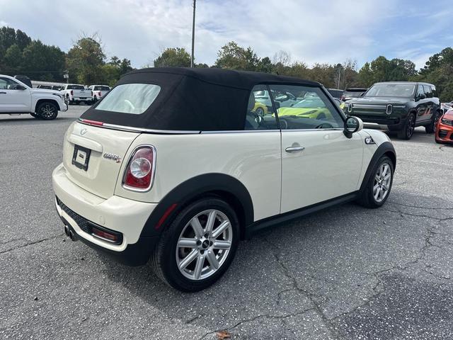 Photo of 2014 Pepper White MINI Convertible