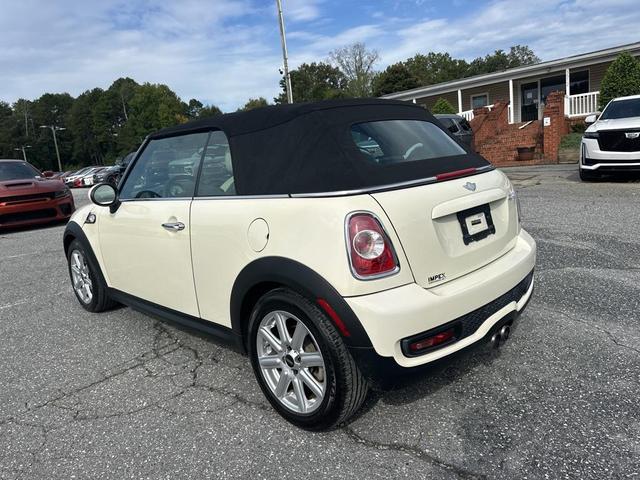 Photo of 2014 Pepper White MINI Convertible