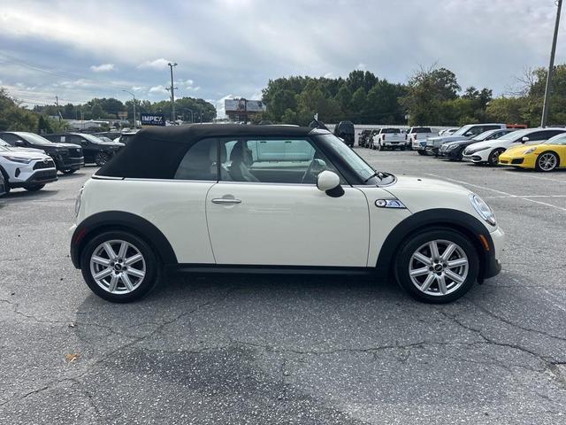 Photo of 2014 Pepper White MINI Convertible