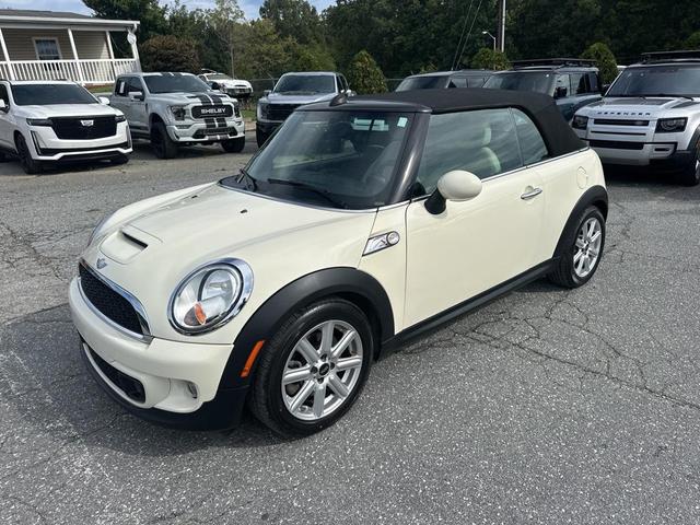 Photo of 2014 Pepper White MINI Convertible