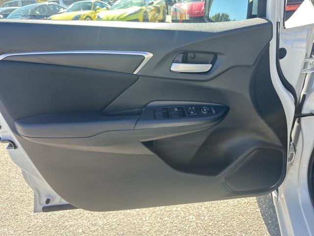 Photo of 2020 Platinum White Pearl Honda Fit