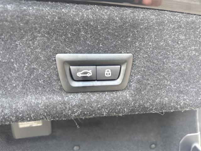 Photo of 2025 Black BMW 330