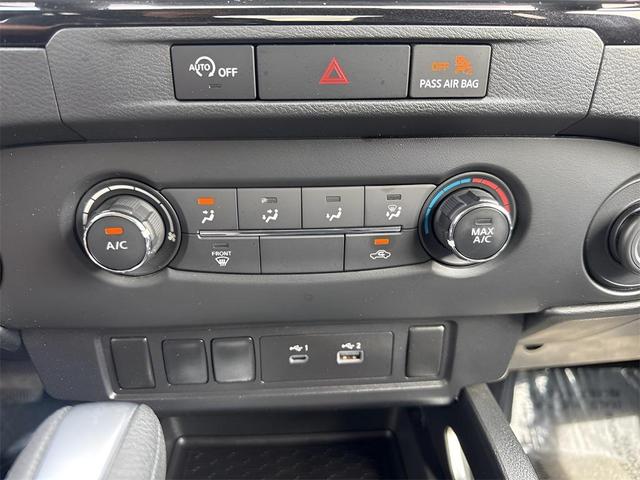 Photo of 2023 Super Black Nissan Frontier