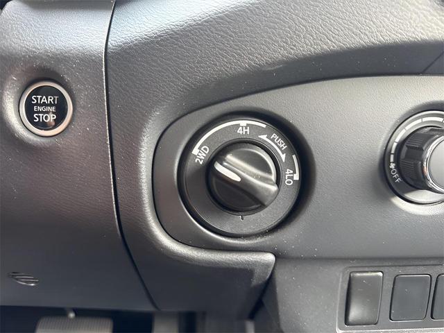 Photo of 2023 Super Black Nissan Frontier