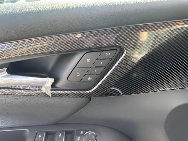 Photo of 2025 Mosaic Black Metallic Chevrolet Traverse