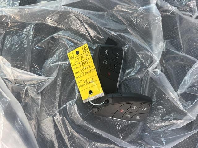 Photo of 2025 Mosaic Black Metallic Chevrolet Traverse