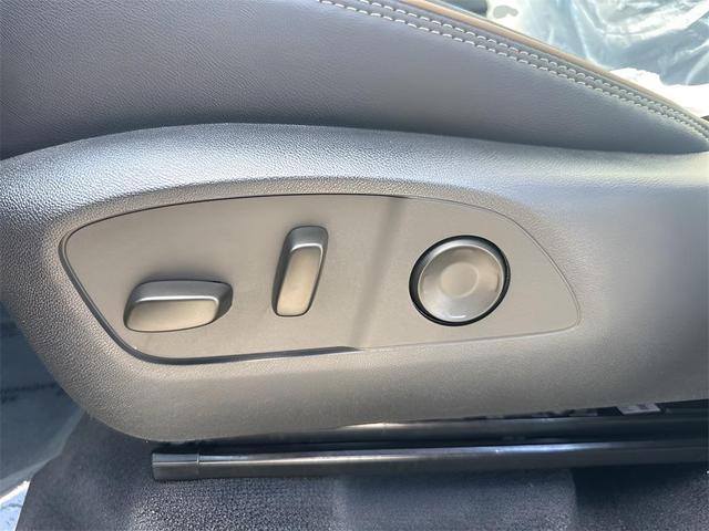 Photo of 2025 Mosaic Black Metallic Chevrolet Traverse
