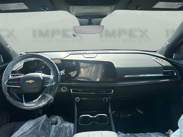 Photo of 2025 Mosaic Black Metallic Chevrolet Traverse