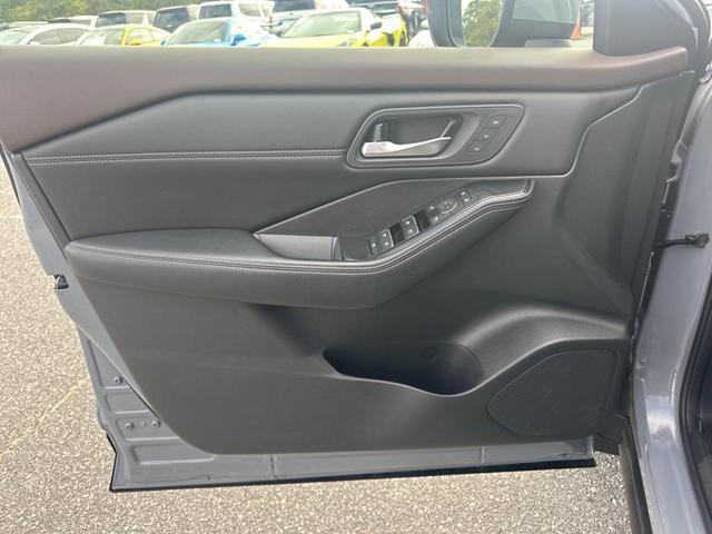 Photo of 2023 Boulder Gray Pearl Nissan Rogue