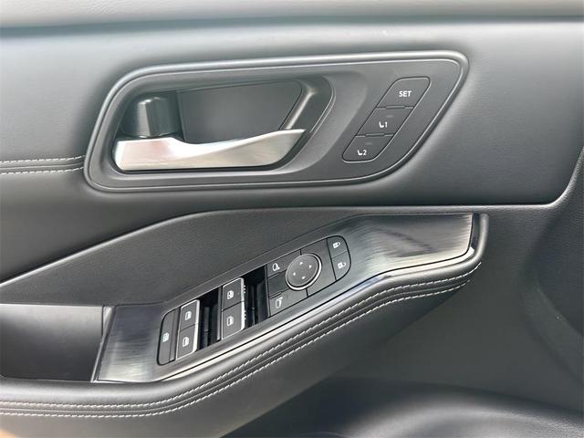 Photo of 2023 Boulder Gray Pearl Nissan Rogue