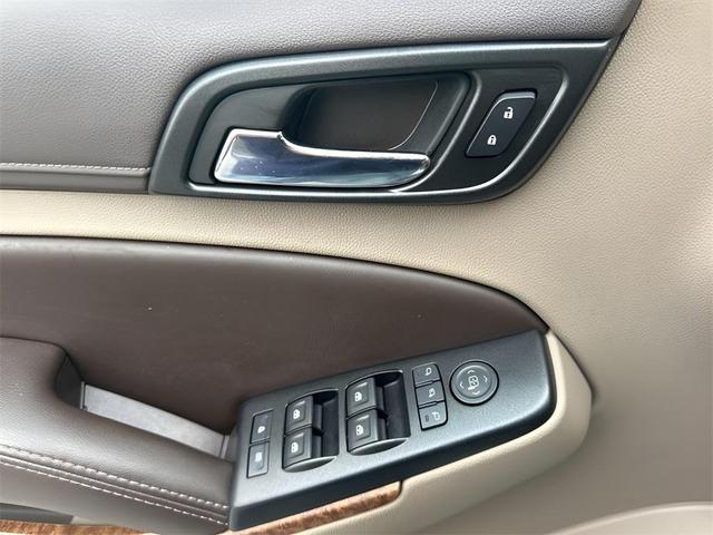 Photo of 2016 Iridescent Pearl Tricoat Chevrolet Tahoe