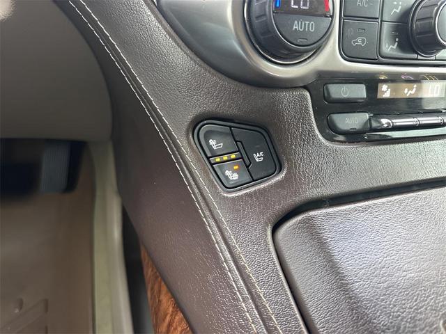 Photo of 2016 Iridescent Pearl Tricoat Chevrolet Tahoe