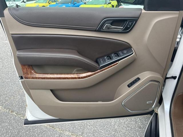 Photo of 2016 Iridescent Pearl Tricoat Chevrolet Tahoe