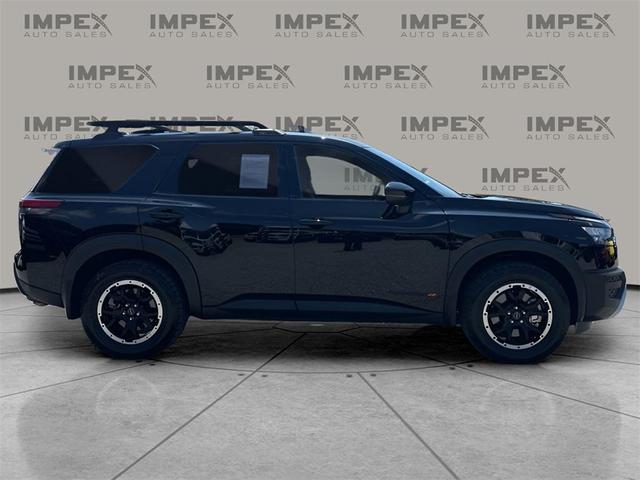 Photo of 2024 Super Black Nissan Pathfinder