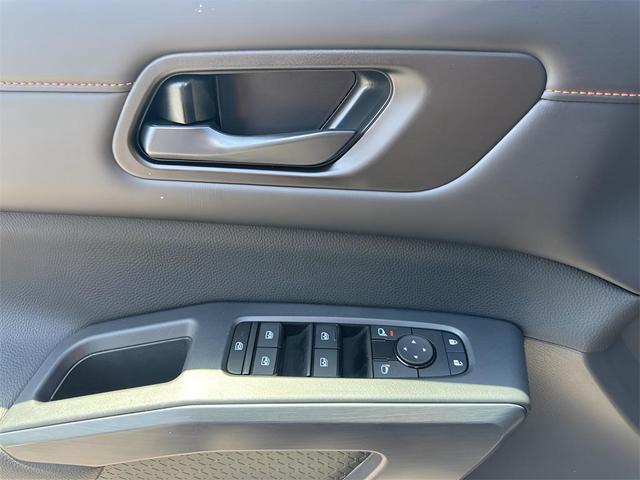 Photo of 2024 Super Black Nissan Pathfinder