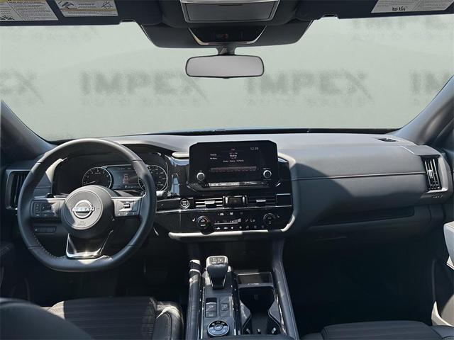 Photo of 2024 Super Black Nissan Pathfinder