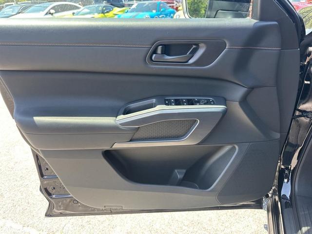 Photo of 2024 Super Black Nissan Pathfinder