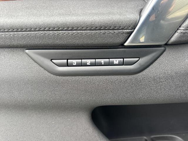 Photo of 2023 Blue Land Rover Discovery Sport