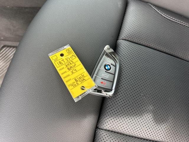 Photo of 2023 Carbon Black Metallic BMW X4