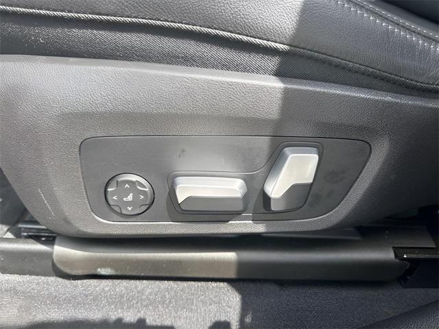 Photo of 2023 Carbon Black Metallic BMW X4