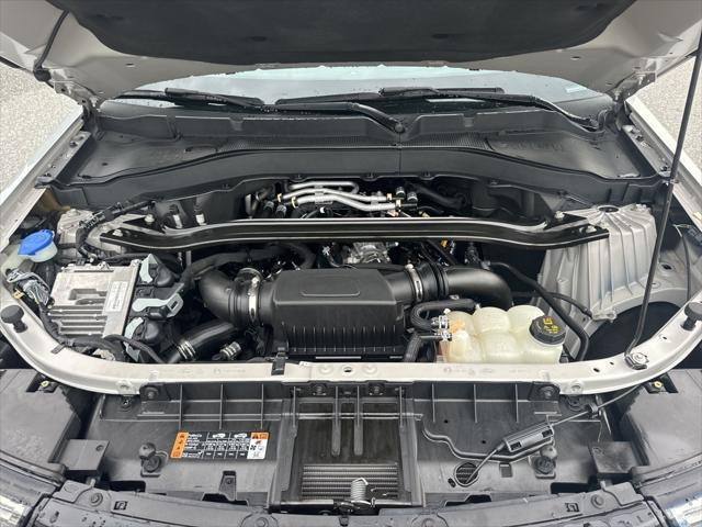 Photo of 2022 Iconic Silver Metallic Ford Explorer