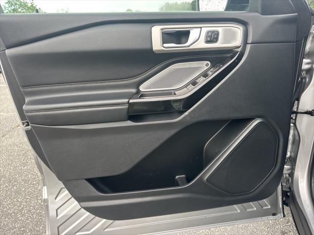 Photo of 2022 Iconic Silver Metallic Ford Explorer