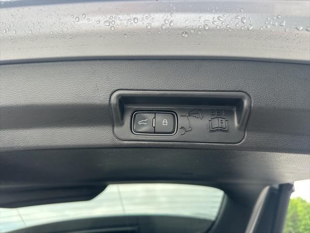 Photo of 2022 Iconic Silver Metallic Ford Explorer