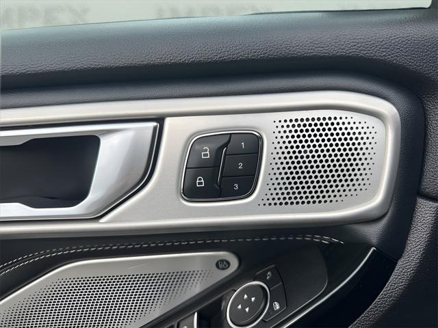 Photo of 2022 Iconic Silver Metallic Ford Explorer