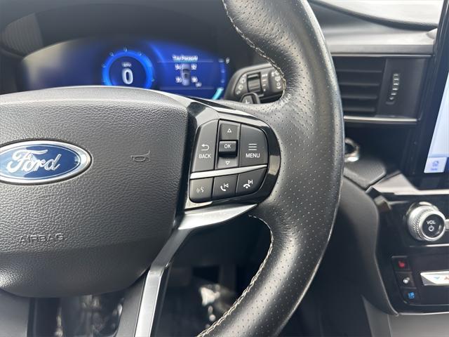 Photo of 2022 Iconic Silver Metallic Ford Explorer