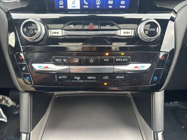 Photo of 2022 Iconic Silver Metallic Ford Explorer