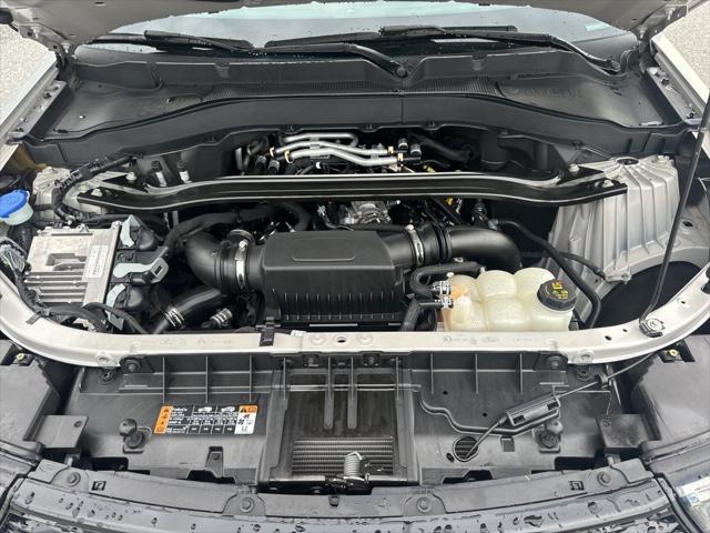 Photo of 2022 Iconic Silver Metallic Ford Explorer