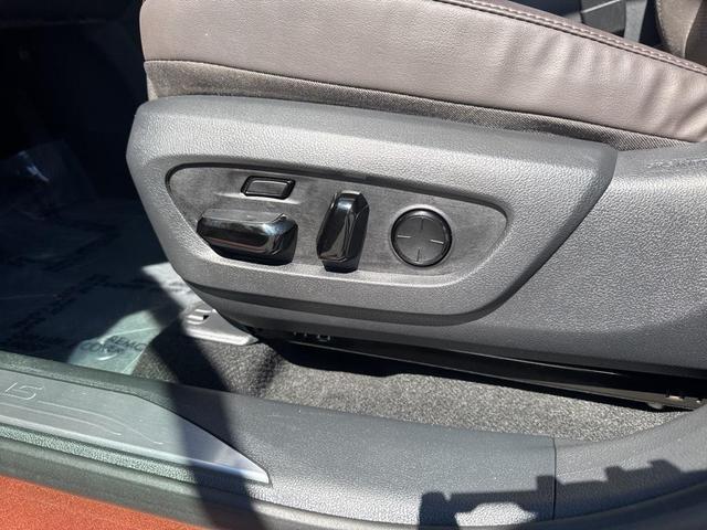 Photo of 2023 Orange Lexus RX 350