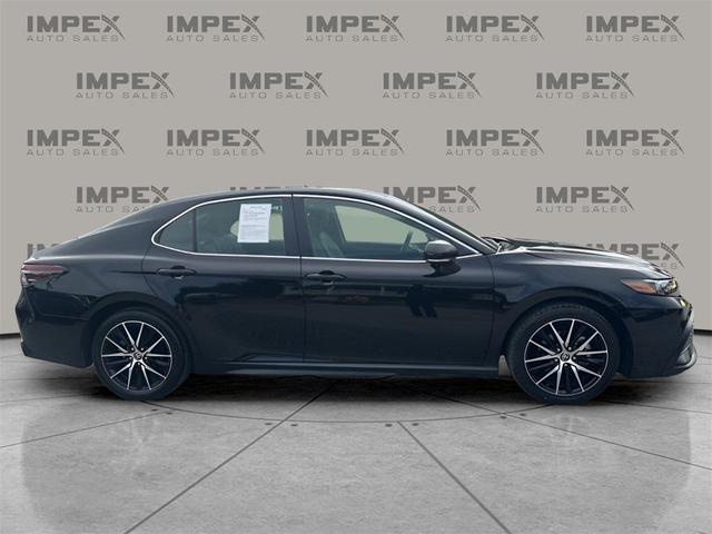 Photo of 2024 Midnight Black Metallic Toyota Camry