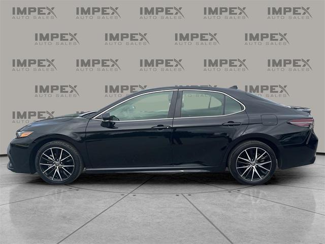 Photo of 2024 Midnight Black Metallic Toyota Camry